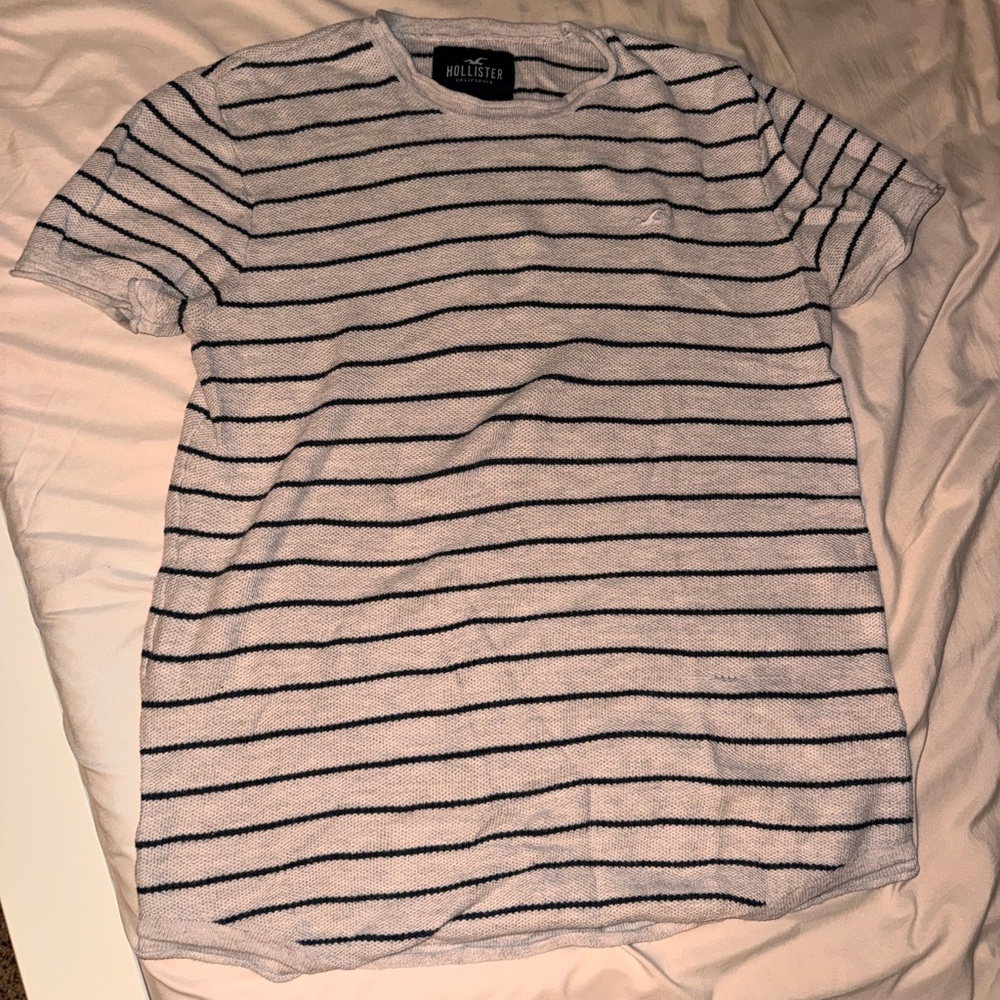 Hollister short sleeve tee - size medium